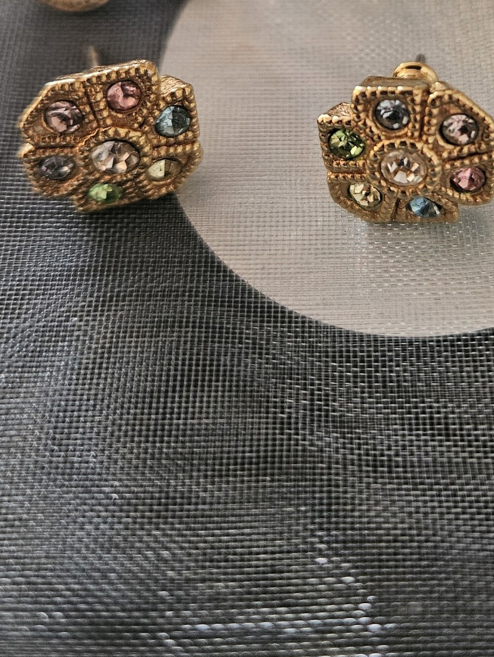 Vintage Avon Gold Floral Multi color pastel Stud Earrings - Women Jewelry - Picture 1 of 3